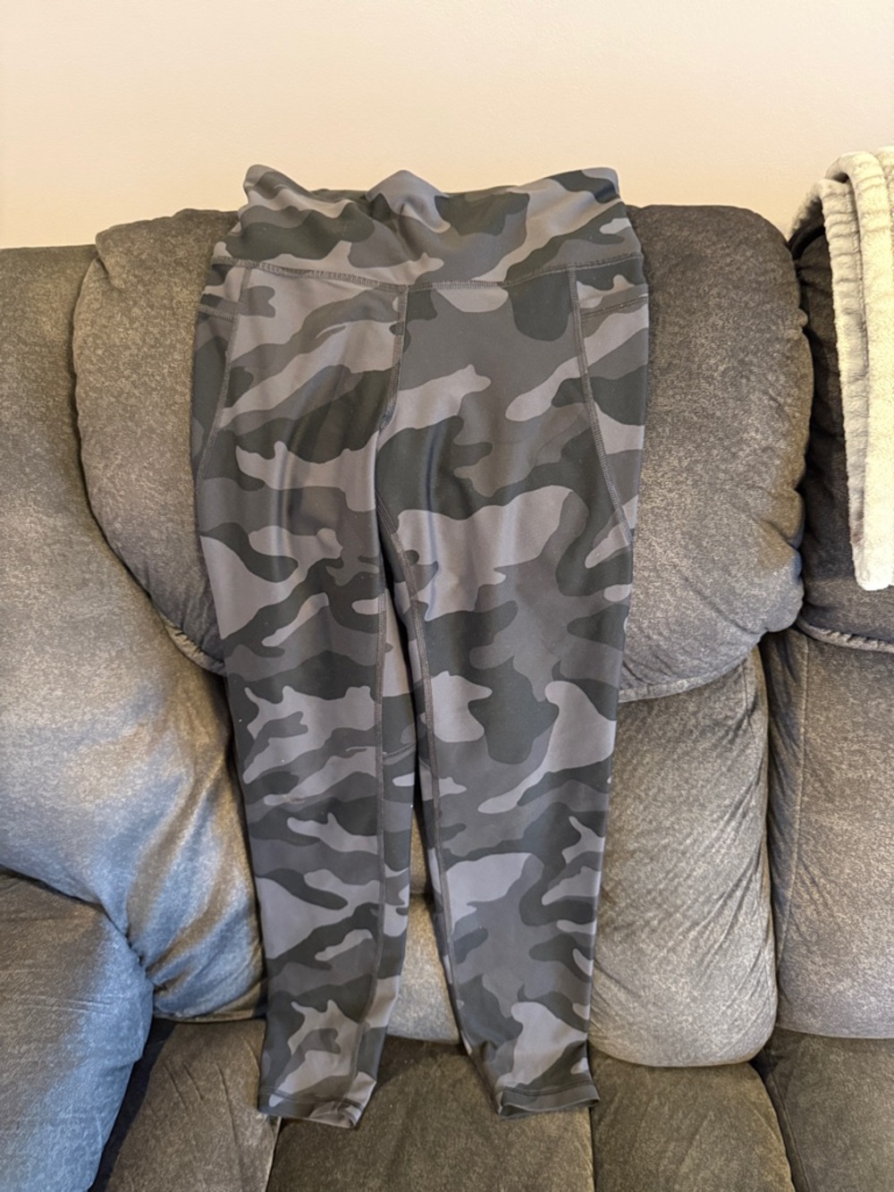 Old Navy Gray Camo Leggings with pockets on sides